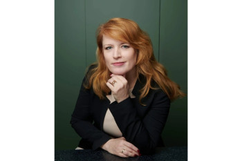 PARALELN&Eacute; SVETY V T&Iacute;MOCH. (Ľubica Tak&aacute;čov&aacute;, Life Up)